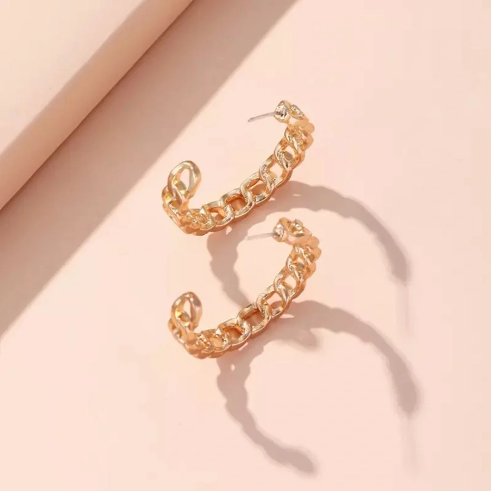 “City Girl” Chain Link Gold Hoop Open Circle Classic Chic Modern Casual Earrings - Picture 3 of 9